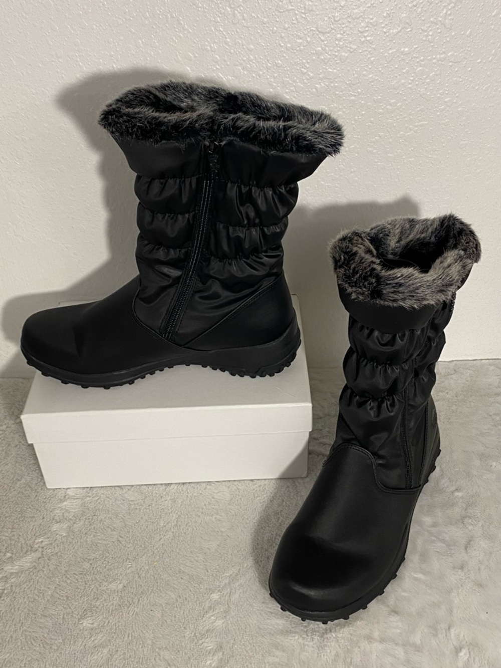 Totes Black Vegan Waterproof Boots with Faux Fur Lining Women’s Size 10M